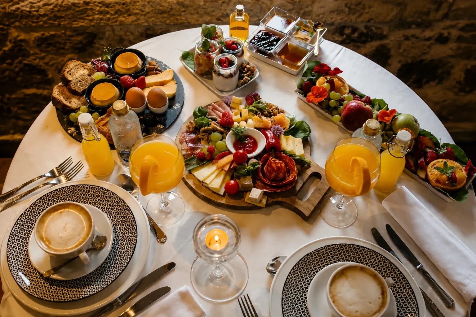 Mesa de desayuno en el Pazo do Souto
