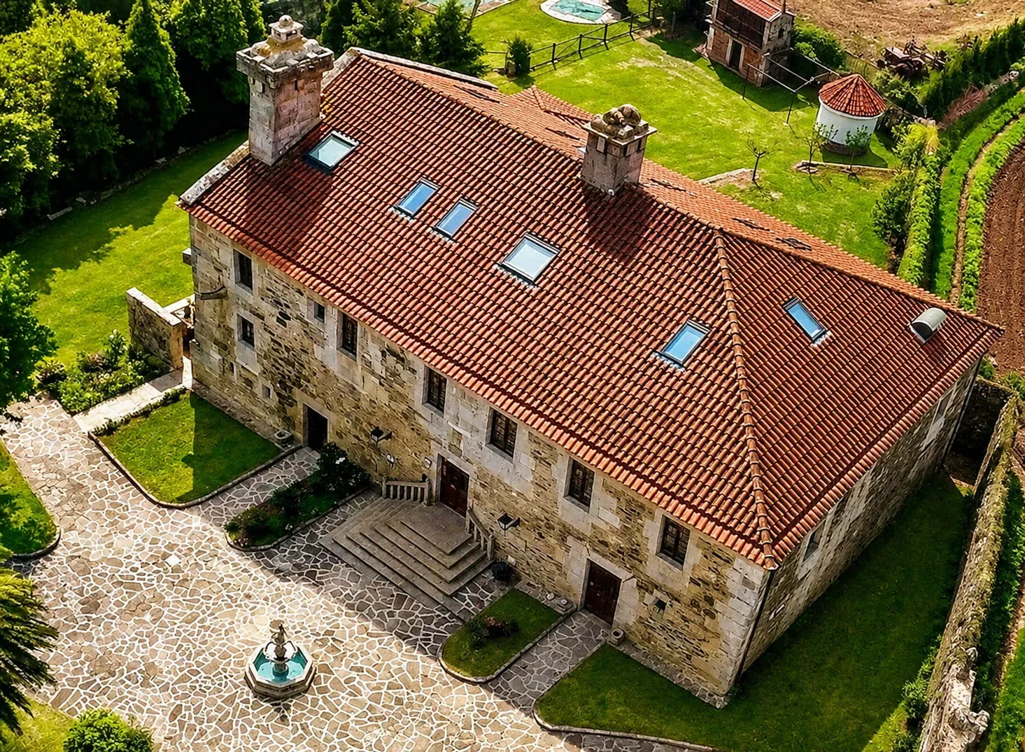 Vista aérea del Pazo do Souto con jardines